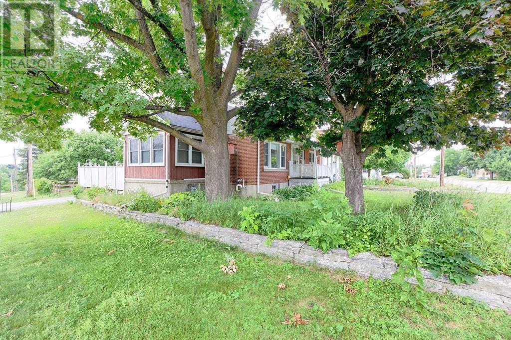580 MACKAY STREET, (MLS® 4198611) See this property for sale in