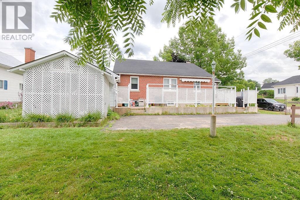 580 MACKAY STREET, (MLS® 4198611) See this property for sale in