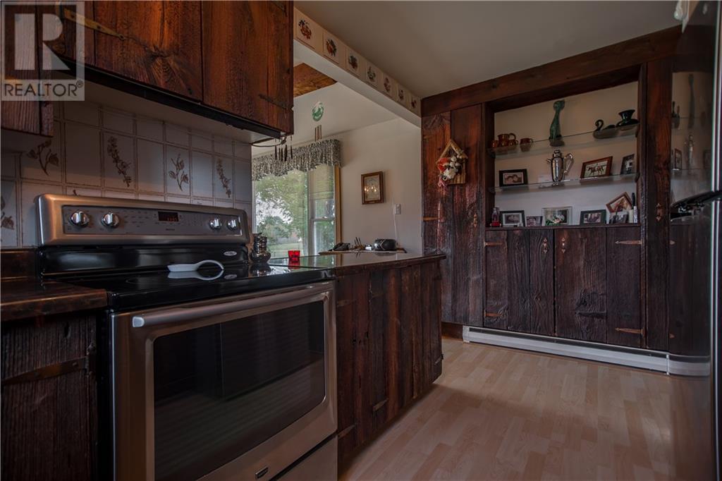 1717 FOREST LEA ROAD, (MLS® 4479649) See this property for sale in