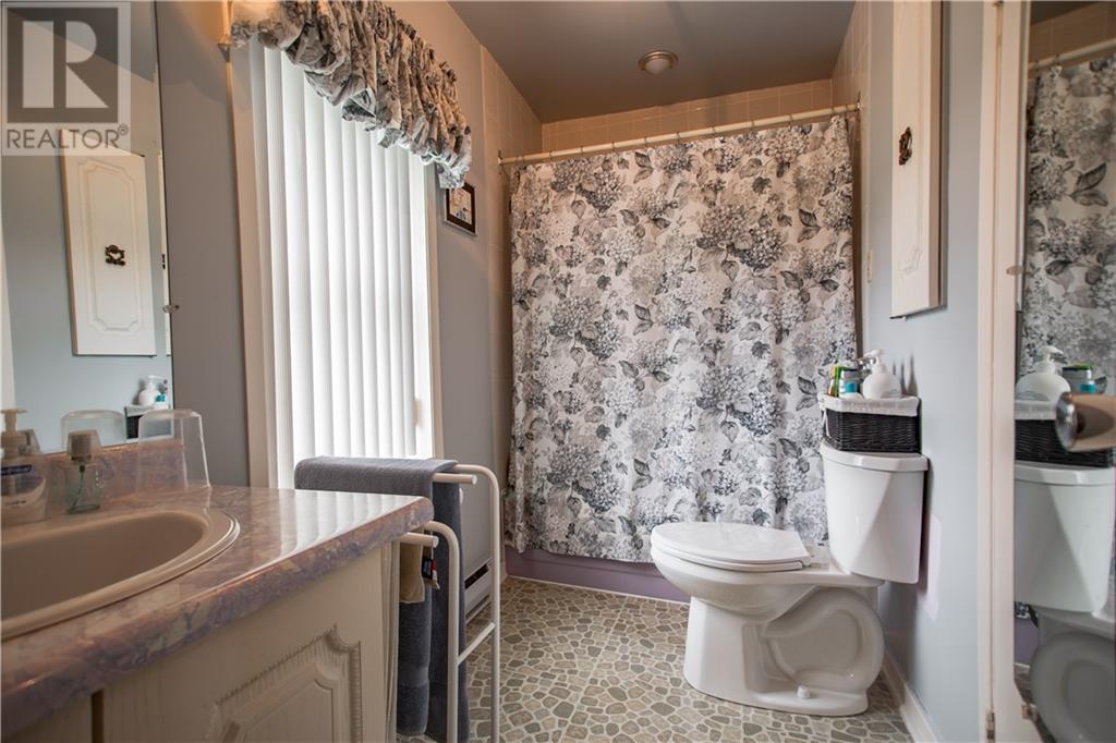 1717 FOREST LEA ROAD, (MLS® 4479649) See this property for sale in