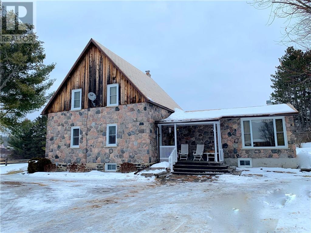 1717 FOREST LEA ROAD, (MLS® 4634315) See this property for sale in