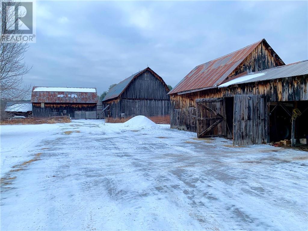 1717 FOREST LEA ROAD, (MLS® 4634314) See this property for sale in