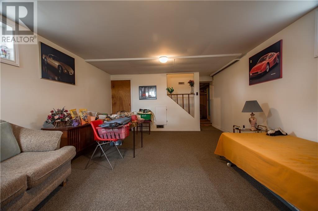 1717 FOREST LEA ROAD, (MLS® 4634314) See this property for sale in