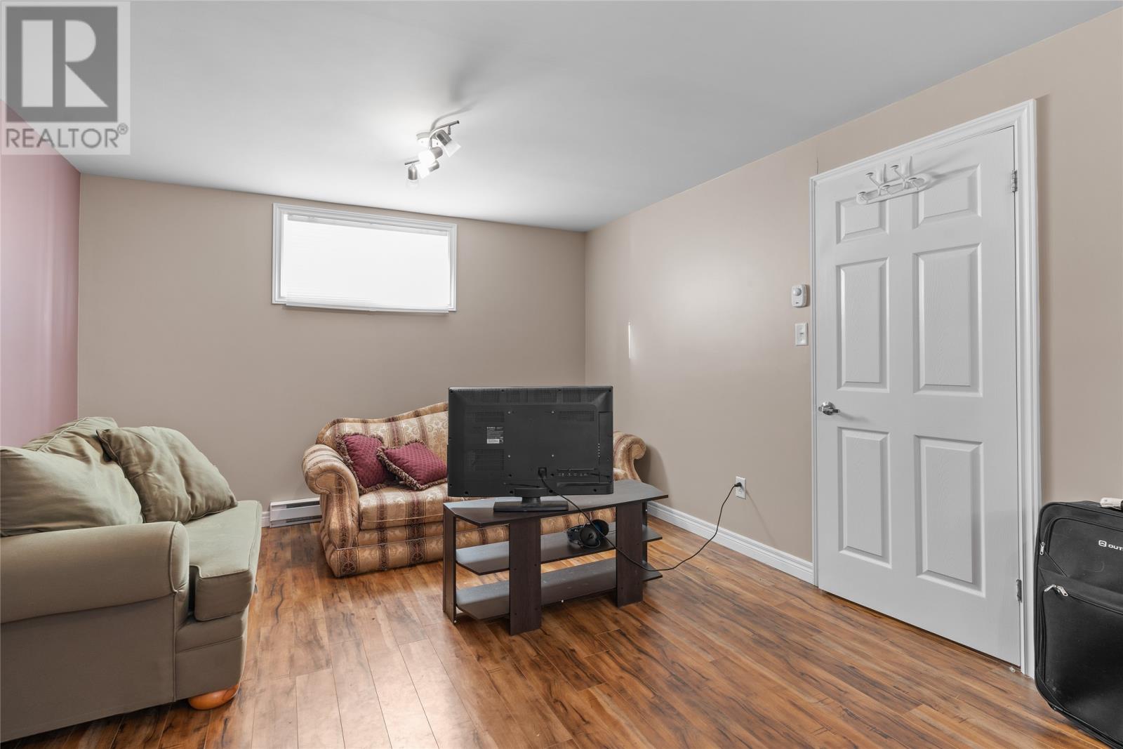 Listing 1252440 - Large Photo # 16