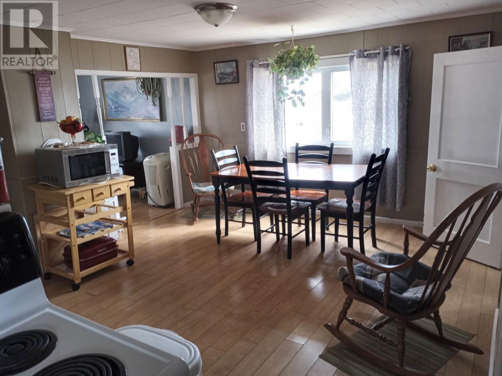 11 Beachside Road