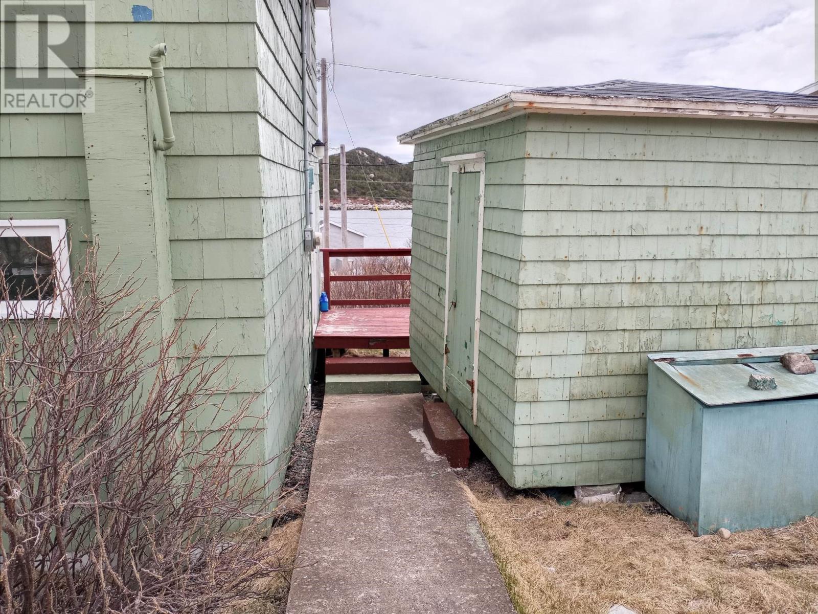 11 Beachside Road
