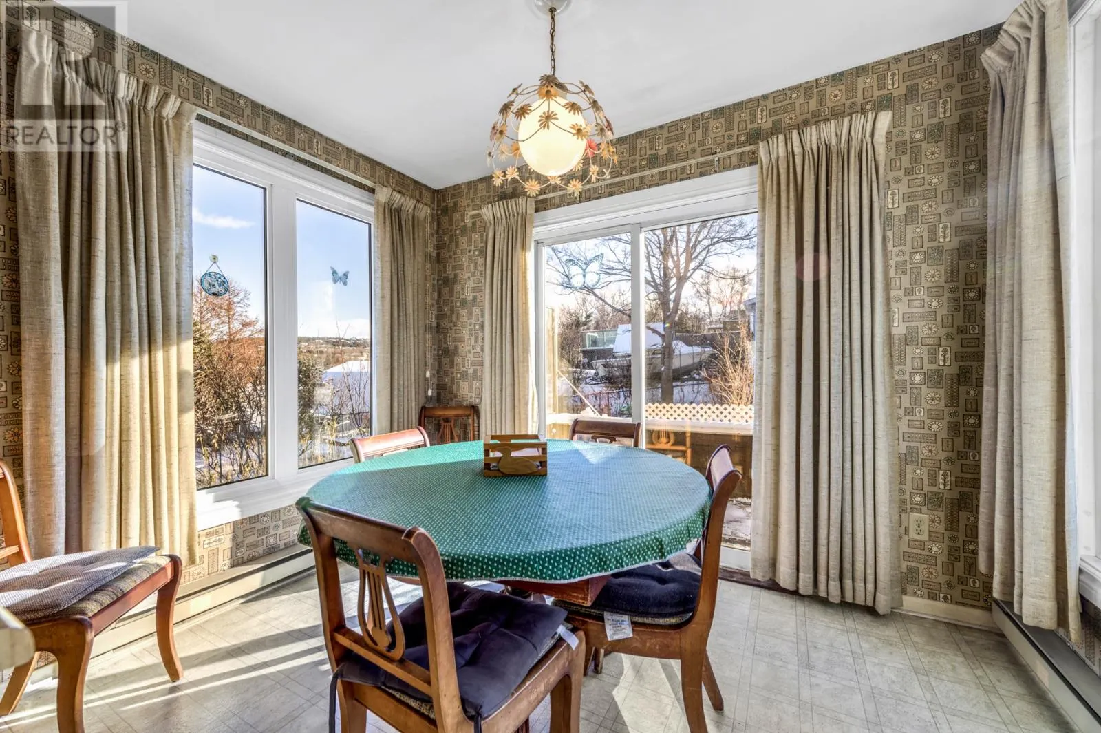 33 Parmiters Lane