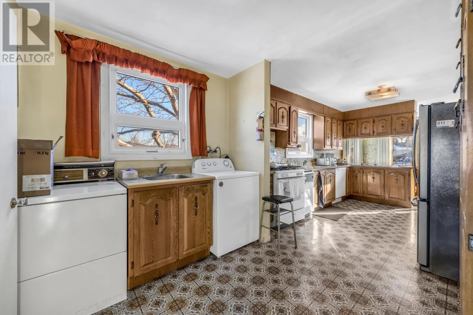 33 Parmiters Lane