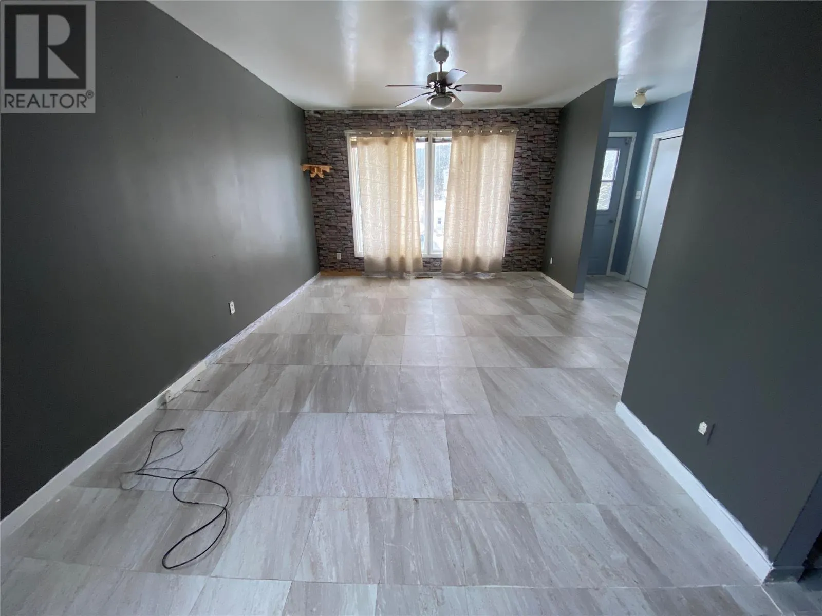 180 Freshwater Crescent