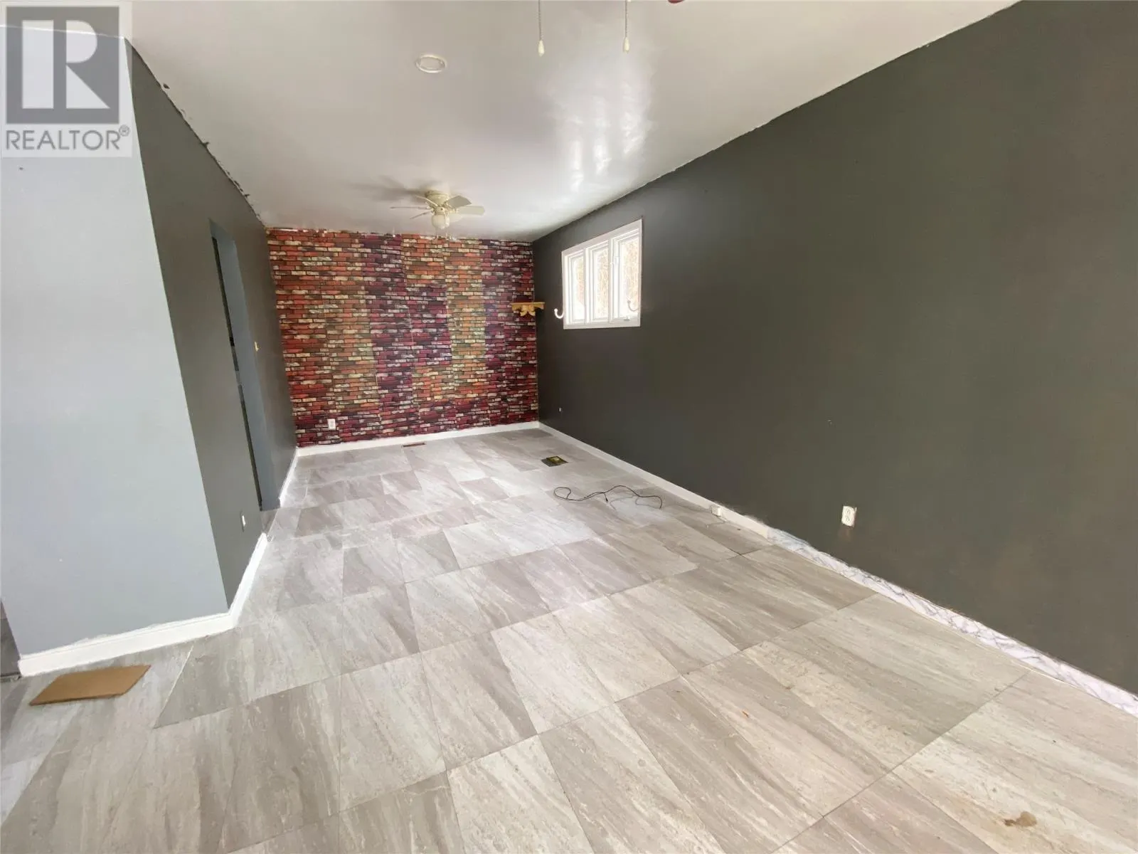 180 Freshwater Crescent