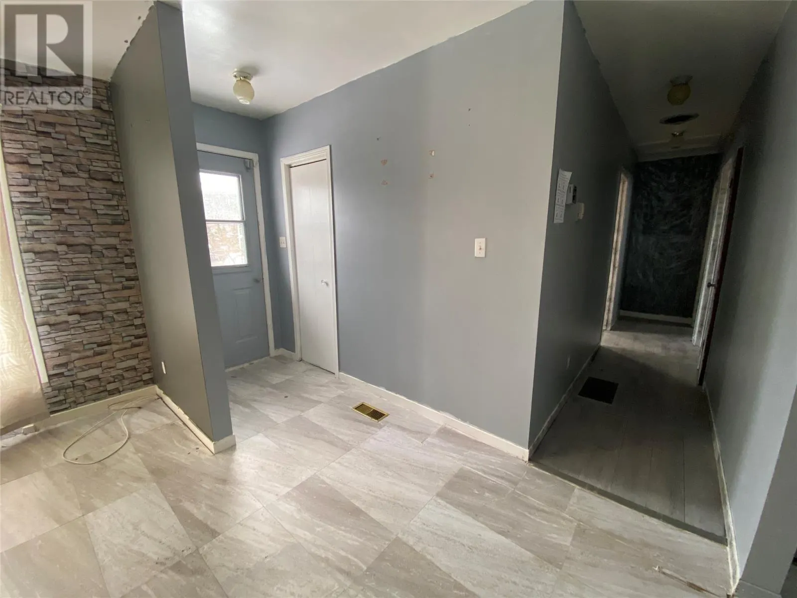 180 Freshwater Crescent