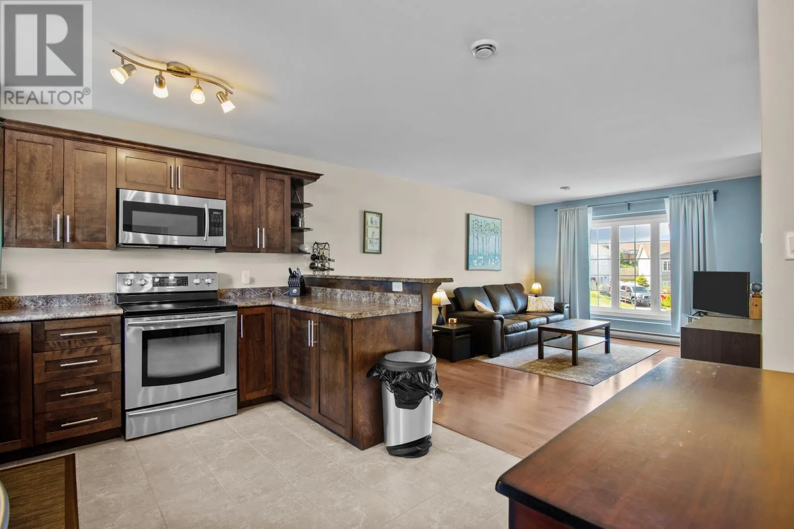 7 Hillside Place