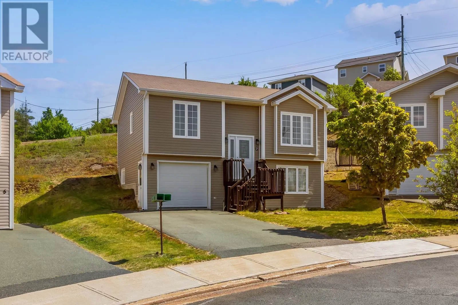 7 Hillside Place