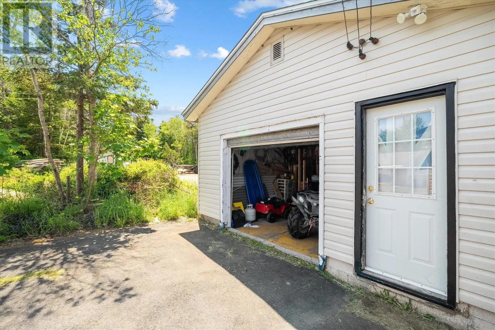 13 Forest Avenue