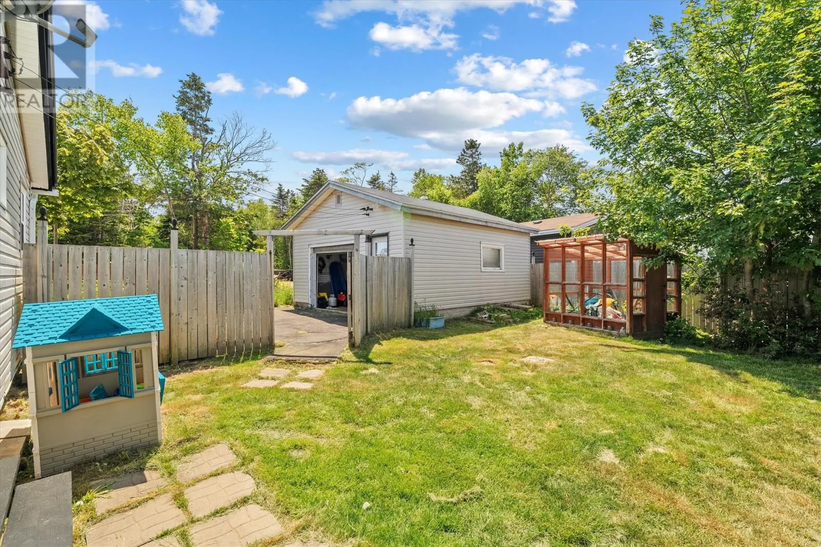 13 Forest Avenue