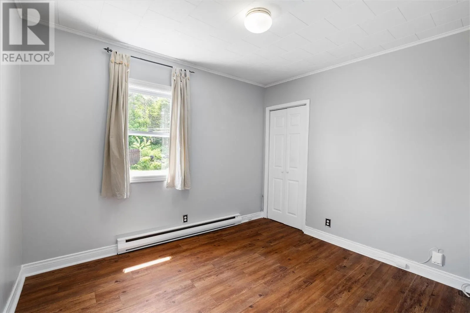 13 Forest Avenue