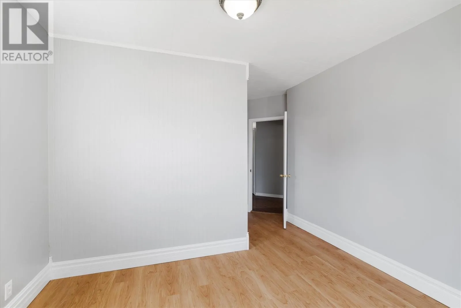 13 Forest Avenue