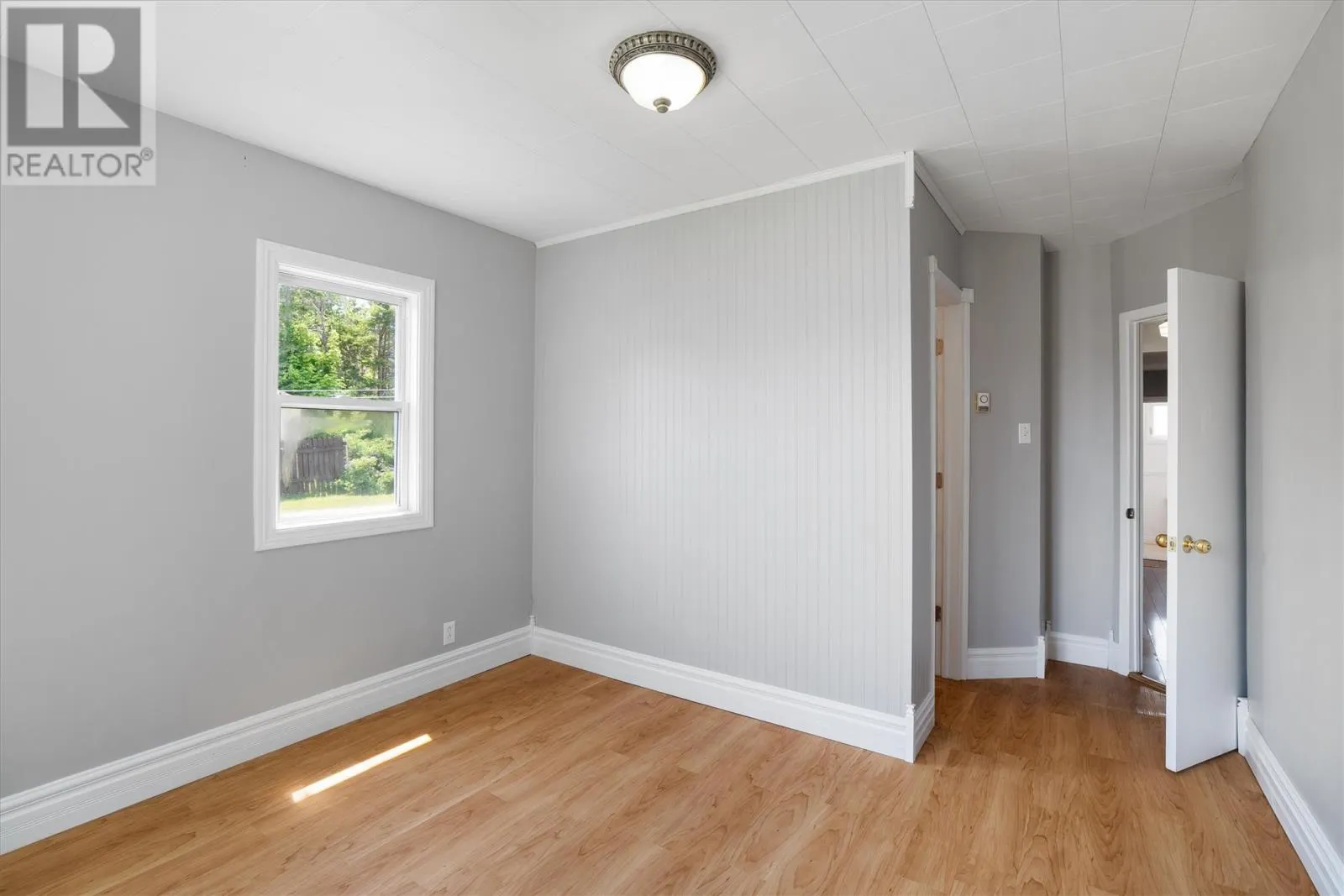 13 Forest Avenue