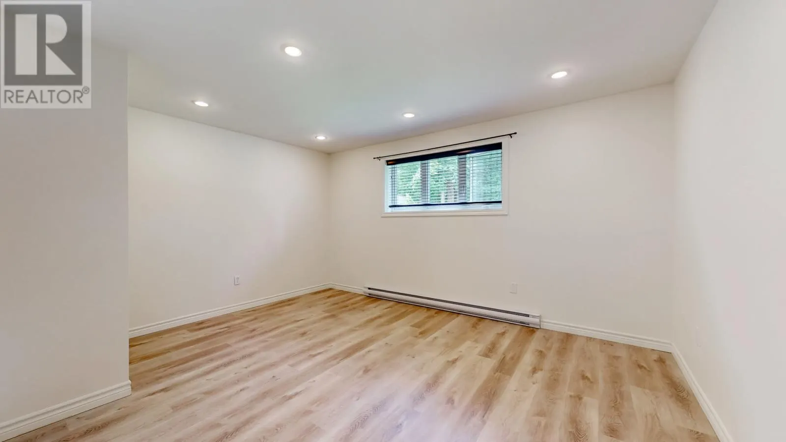 17 Eastmeadows Avenue