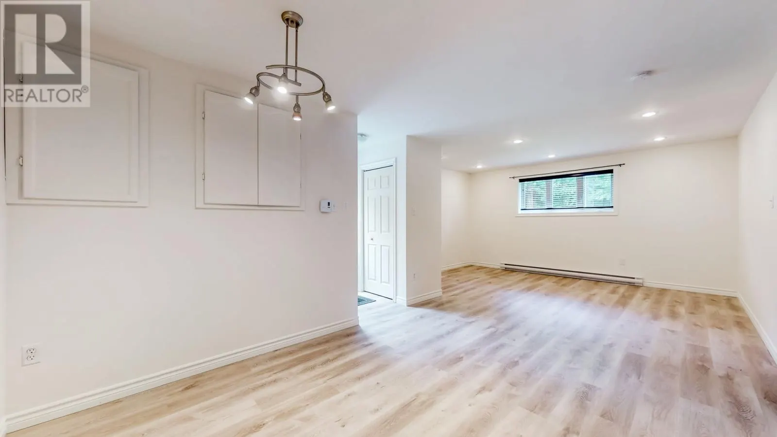 17 Eastmeadows Avenue