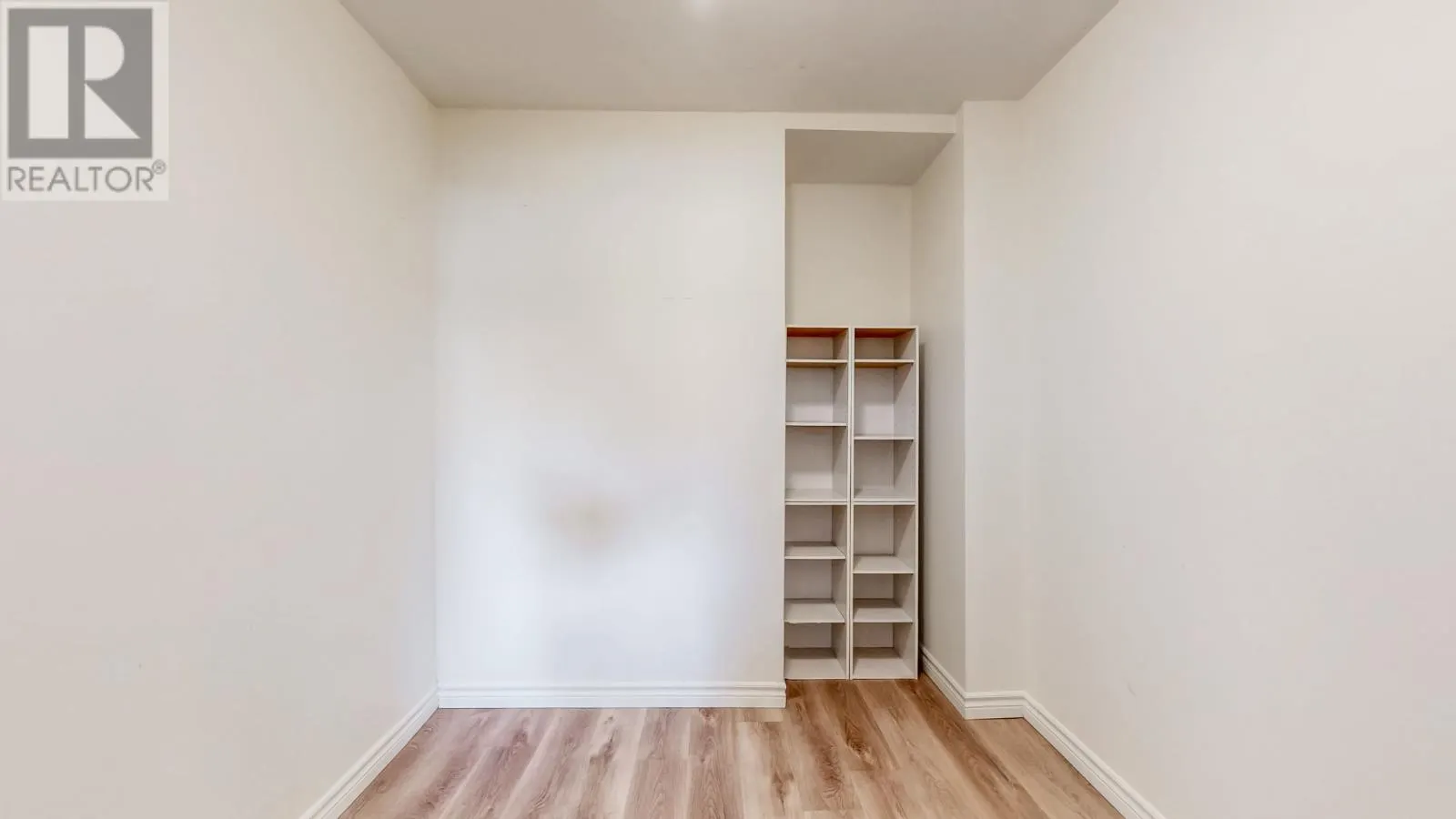 17 Eastmeadows Avenue