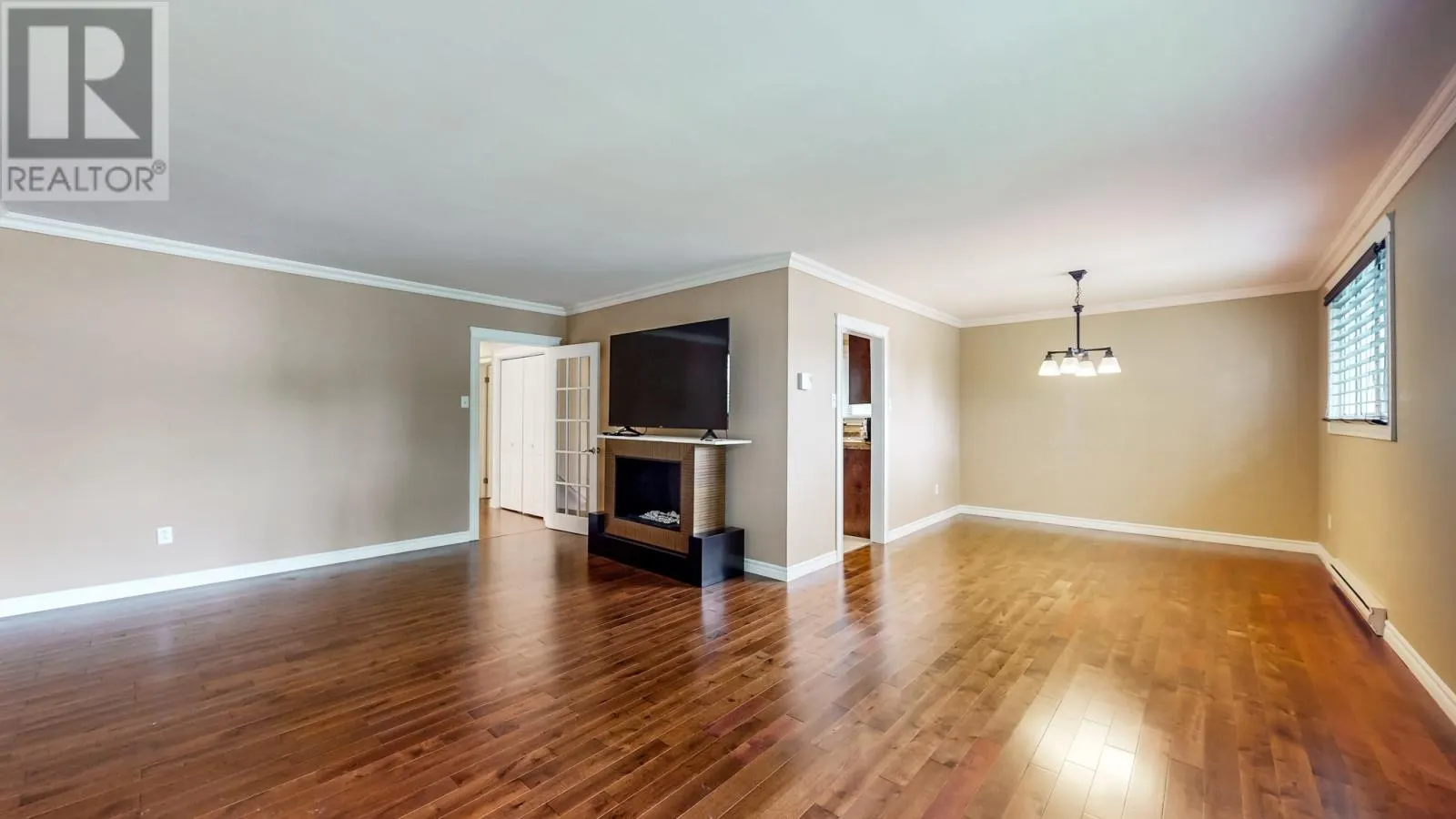 17 Eastmeadows Avenue