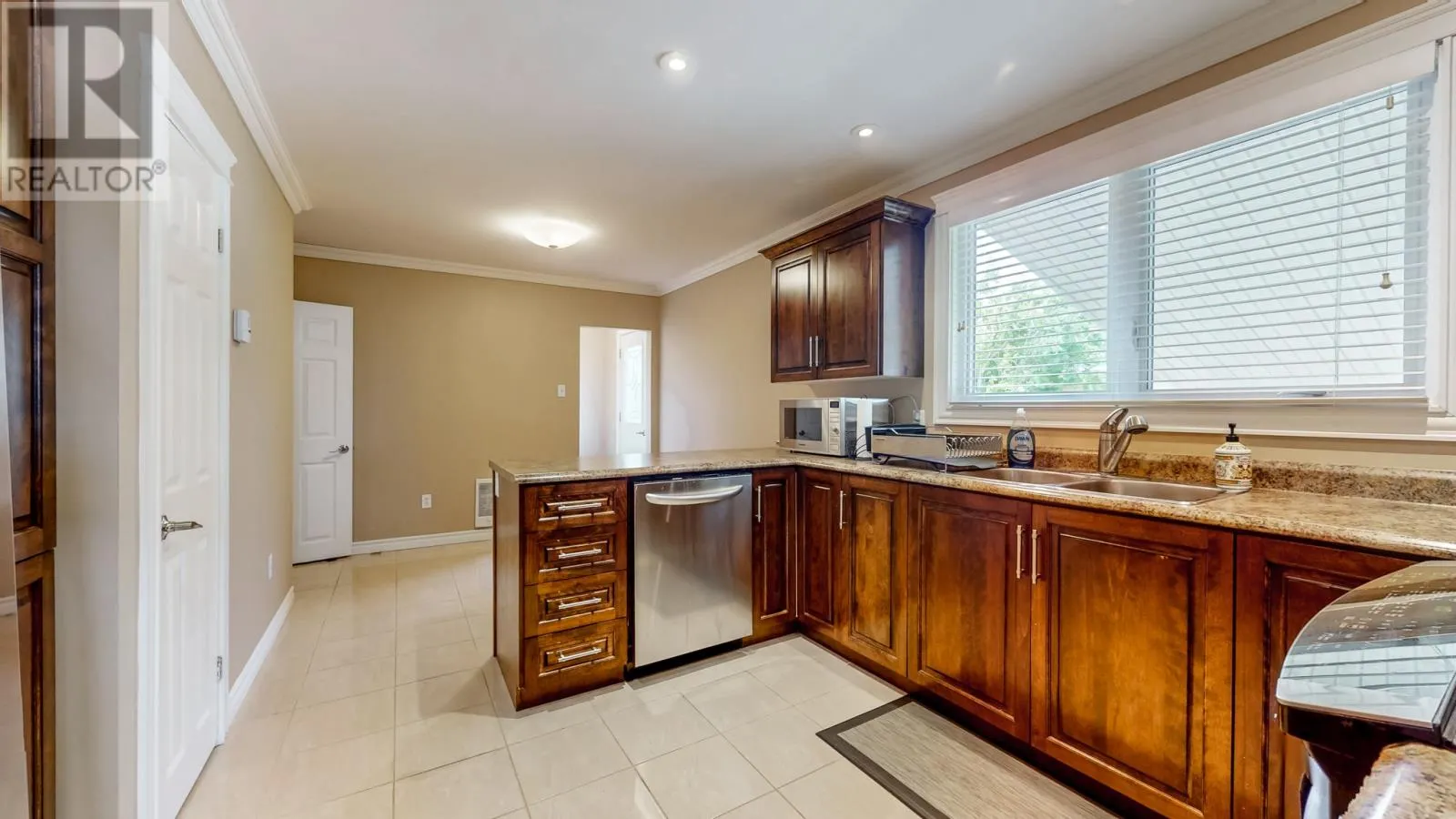 17 Eastmeadows Avenue