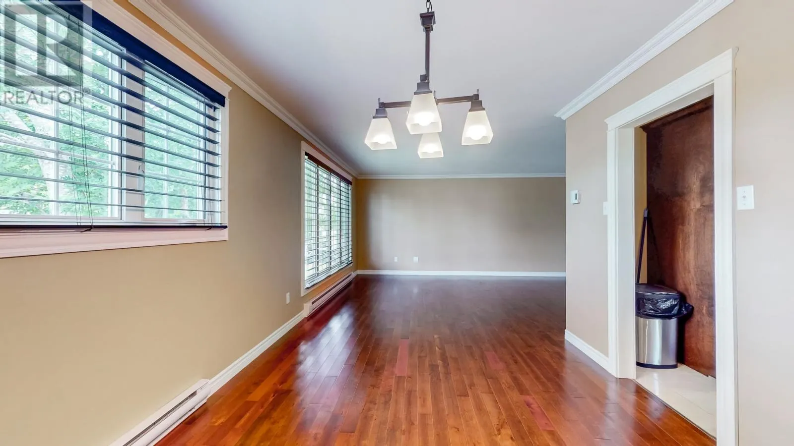 17 Eastmeadows Avenue