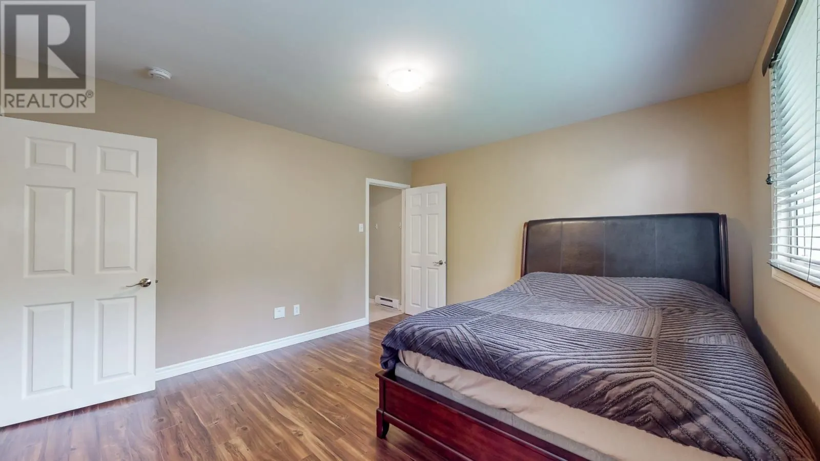 17 Eastmeadows Avenue