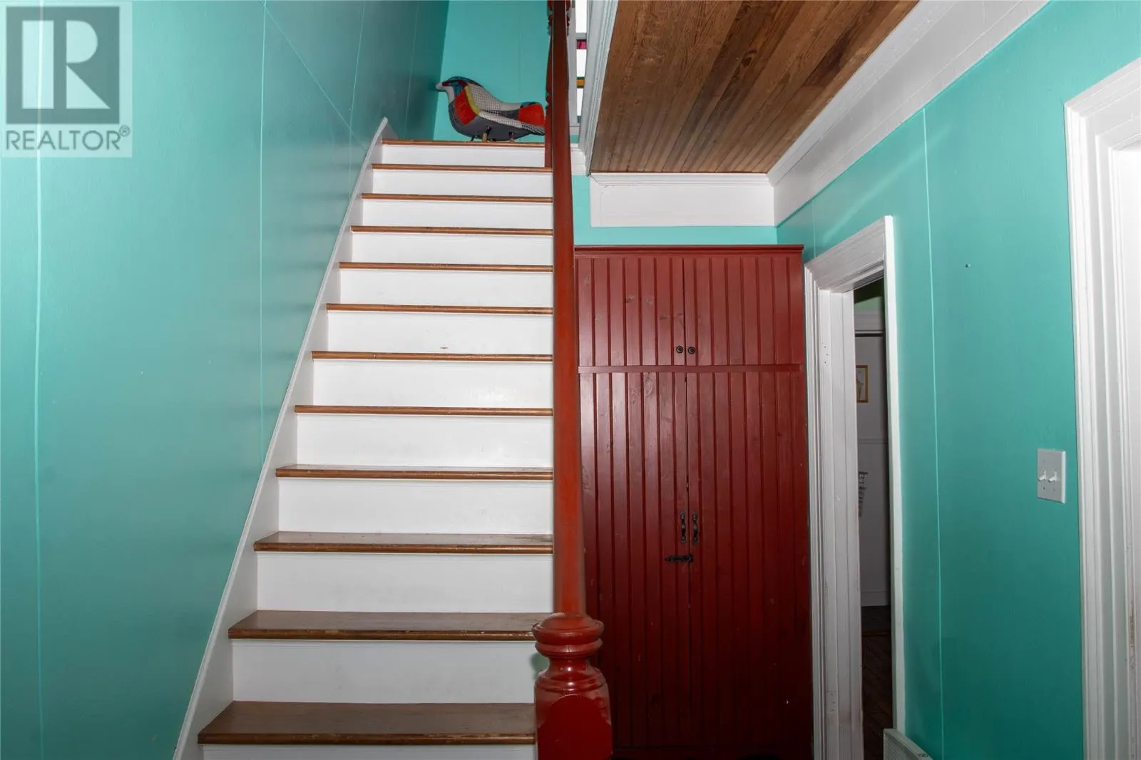 8 Ayles Lane