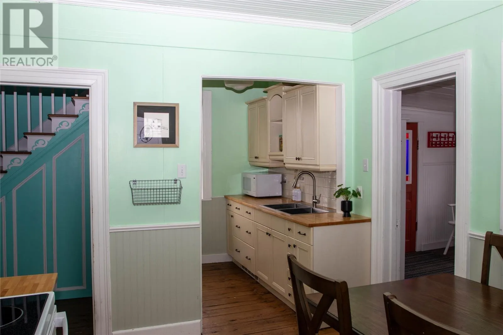 8 Ayles Lane