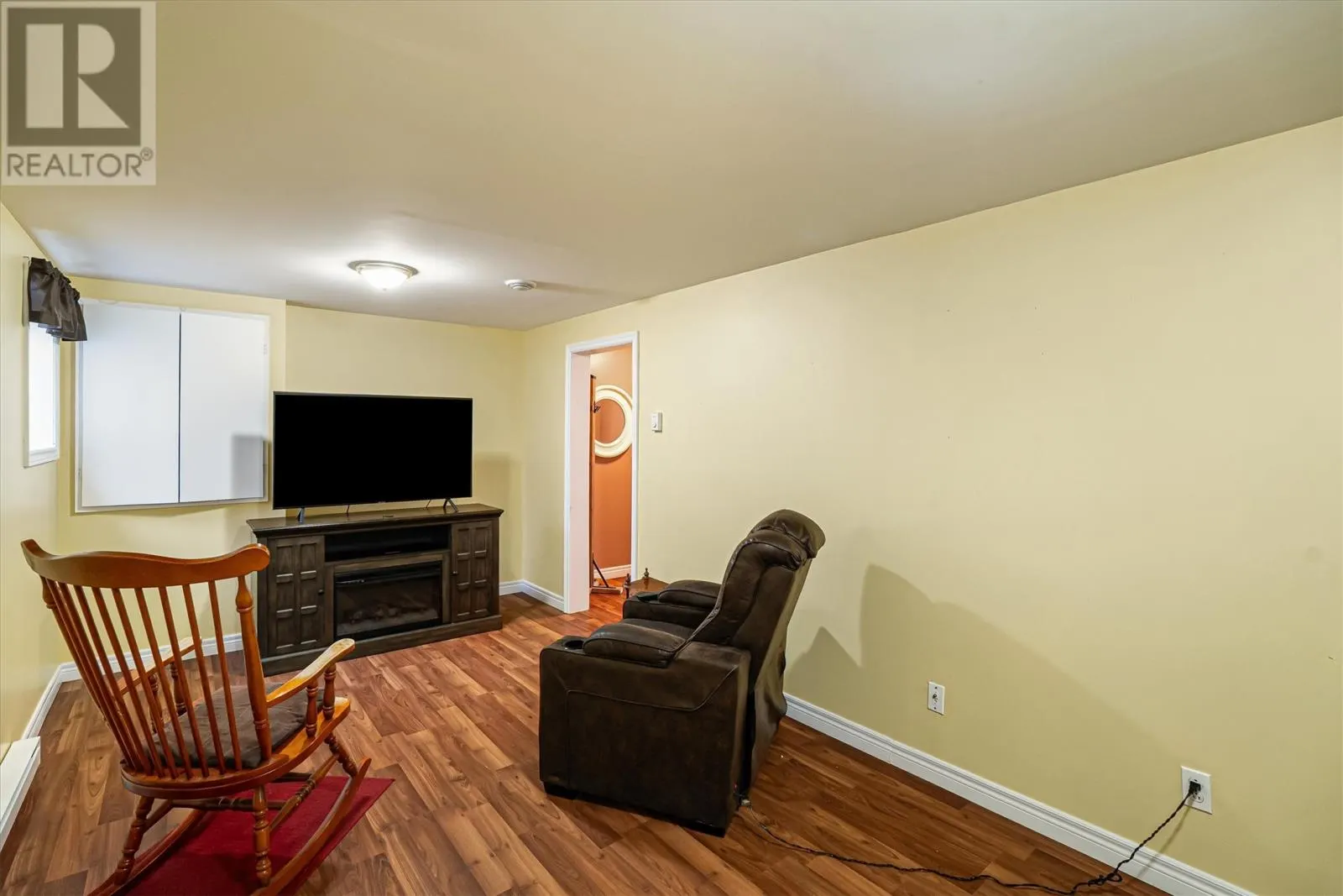 5 MacLaren Place