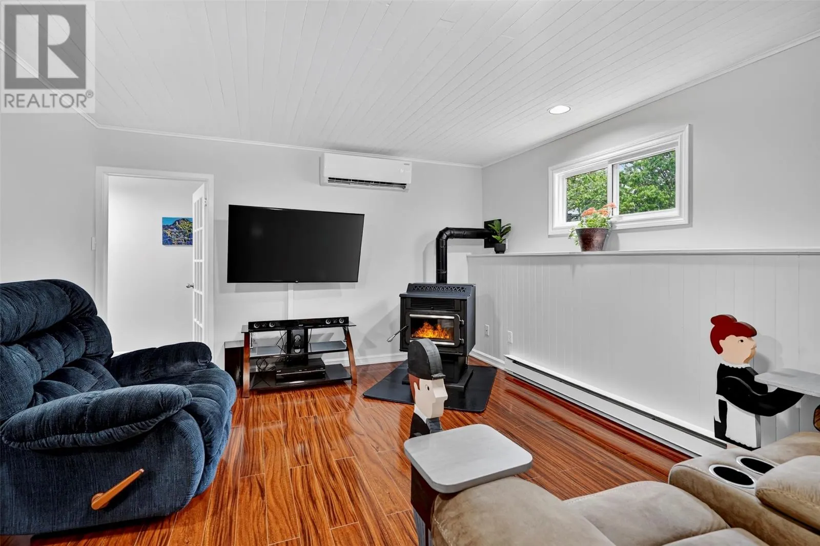 3 Forest Avenue