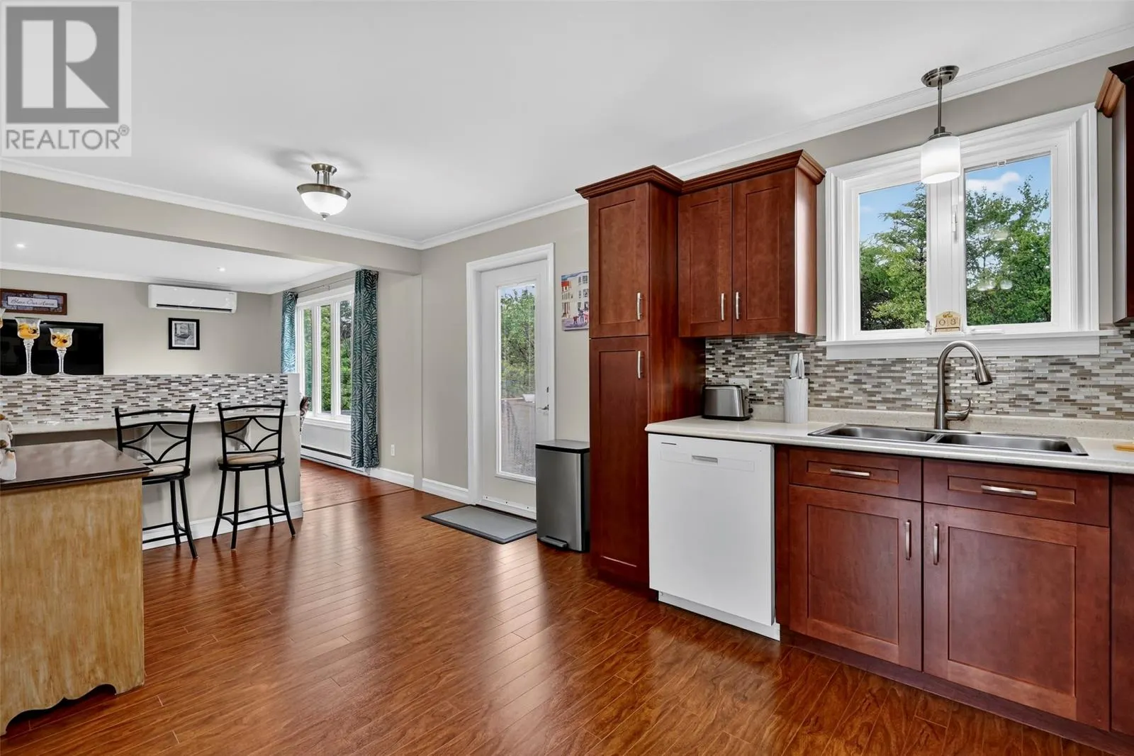 3 Forest Avenue