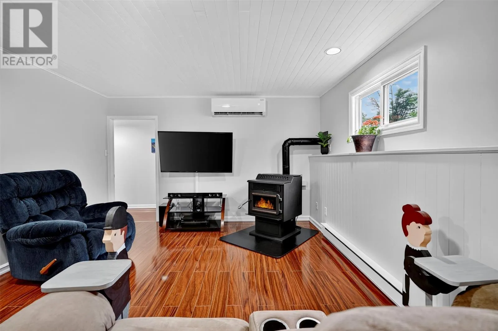 3 Forest Avenue