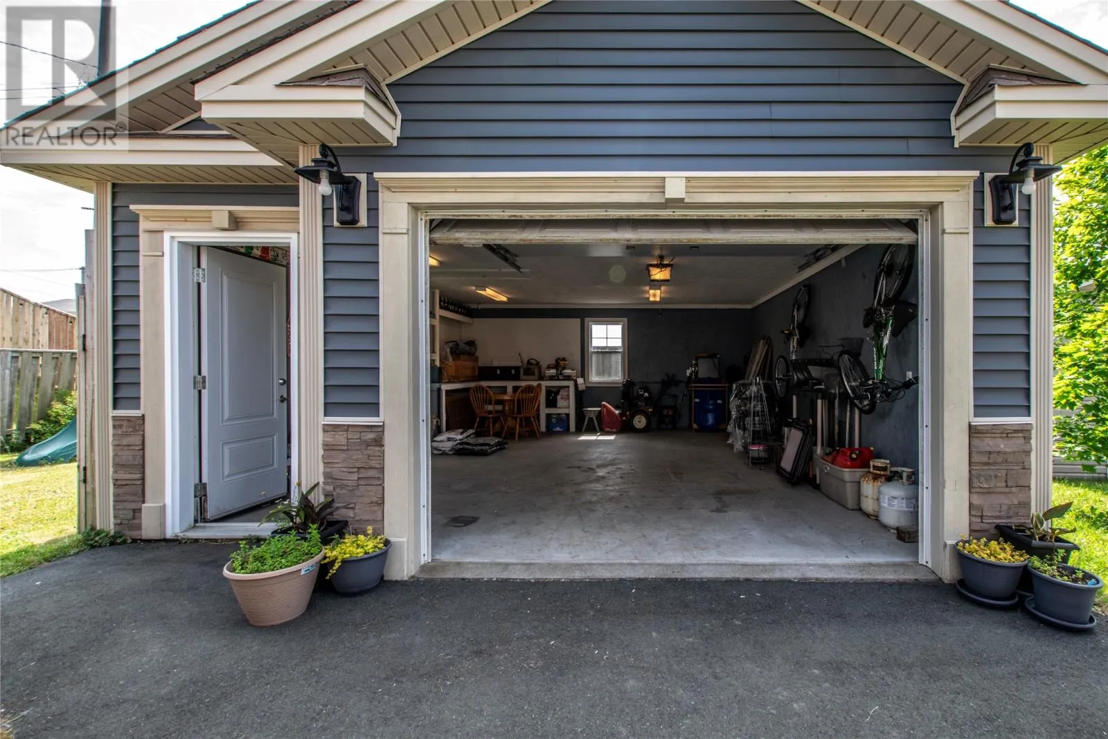 16 Hartland Avenue