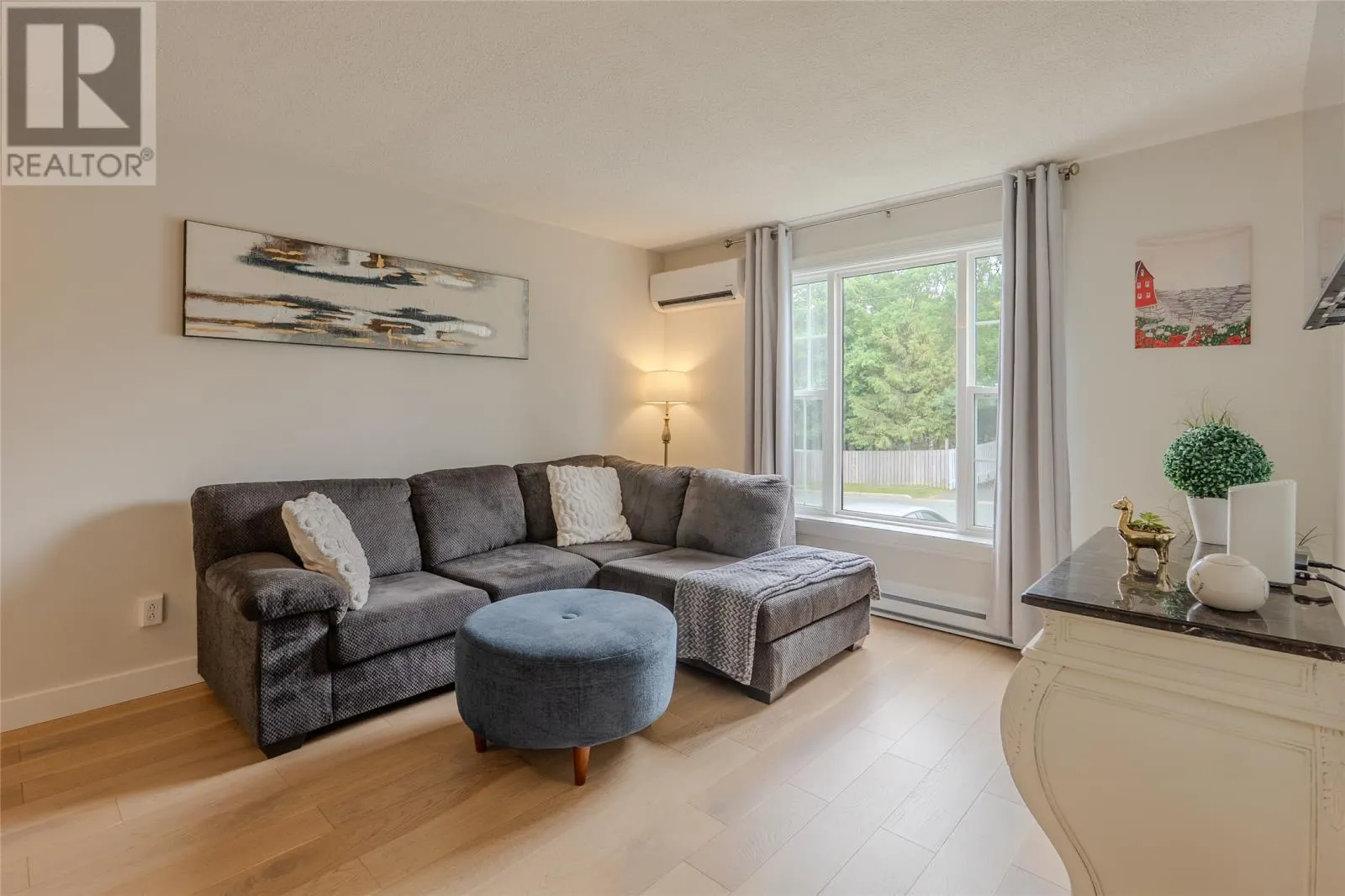 6 Tweedsmuir Place