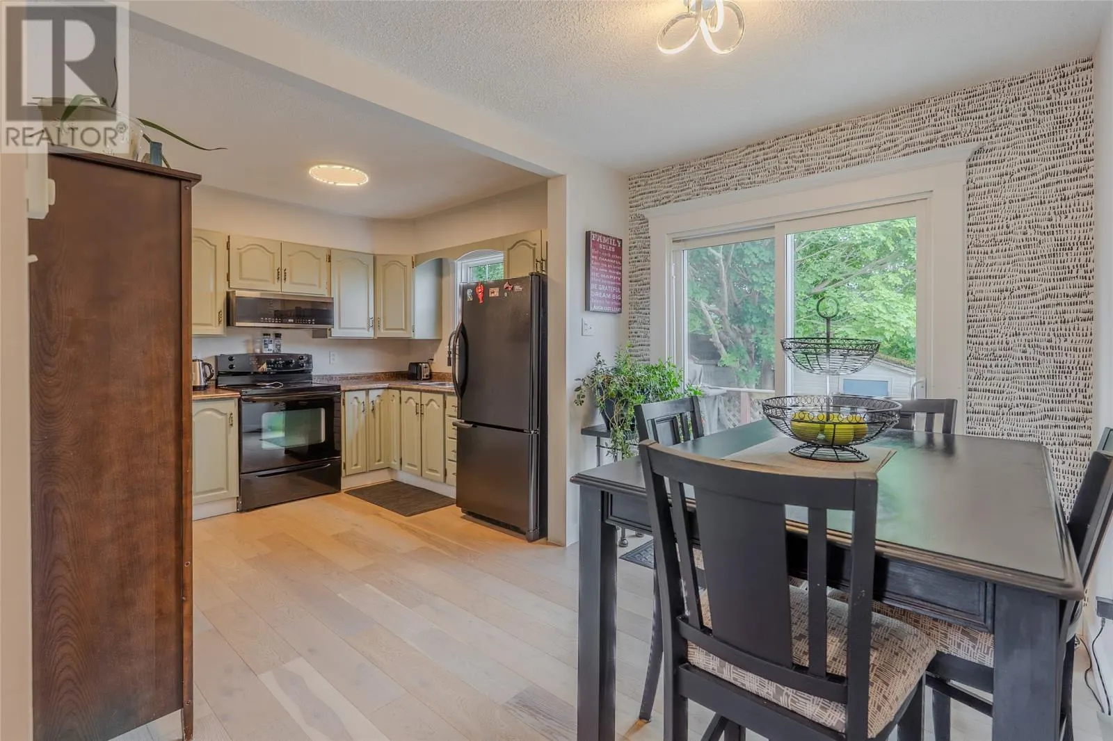 6 Tweedsmuir Place