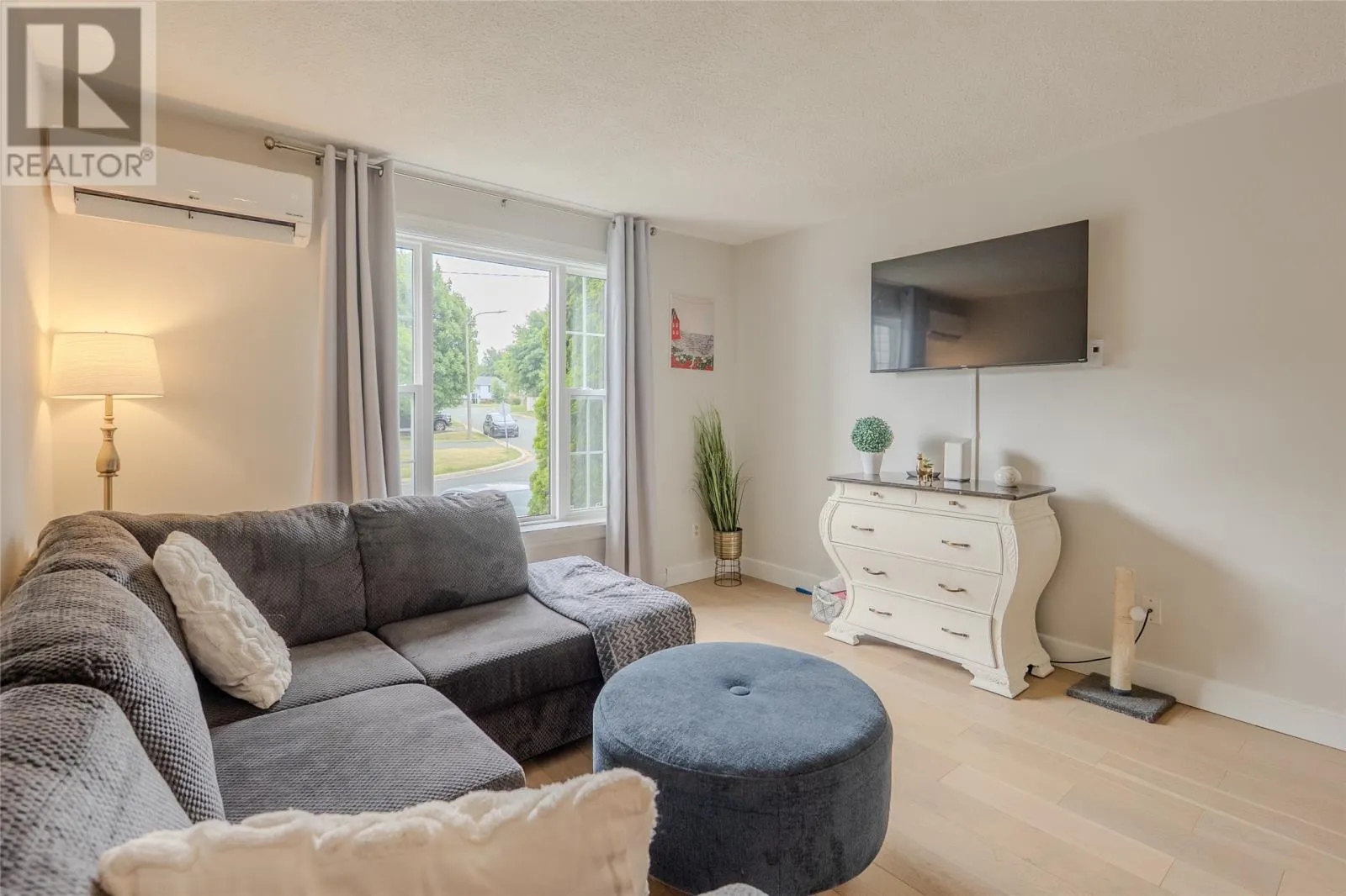 6 Tweedsmuir Place