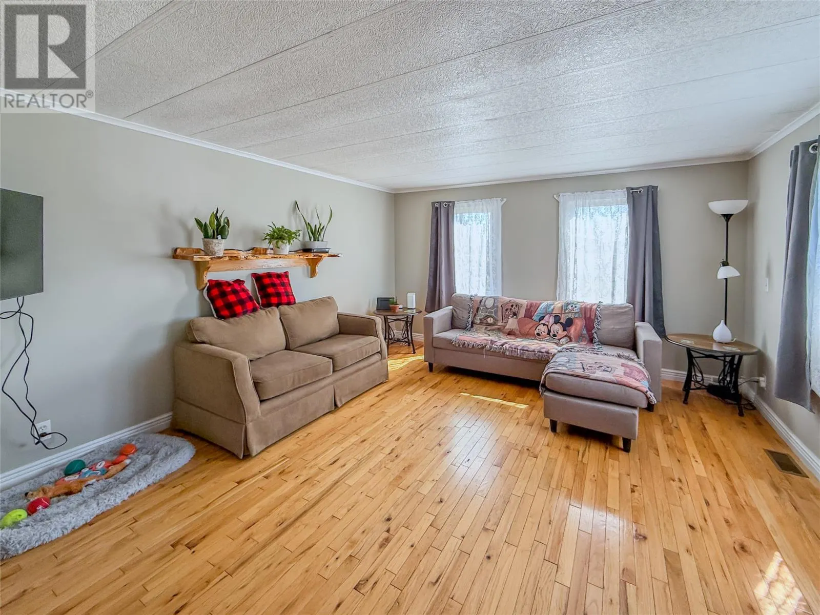 8 Juniper Drive