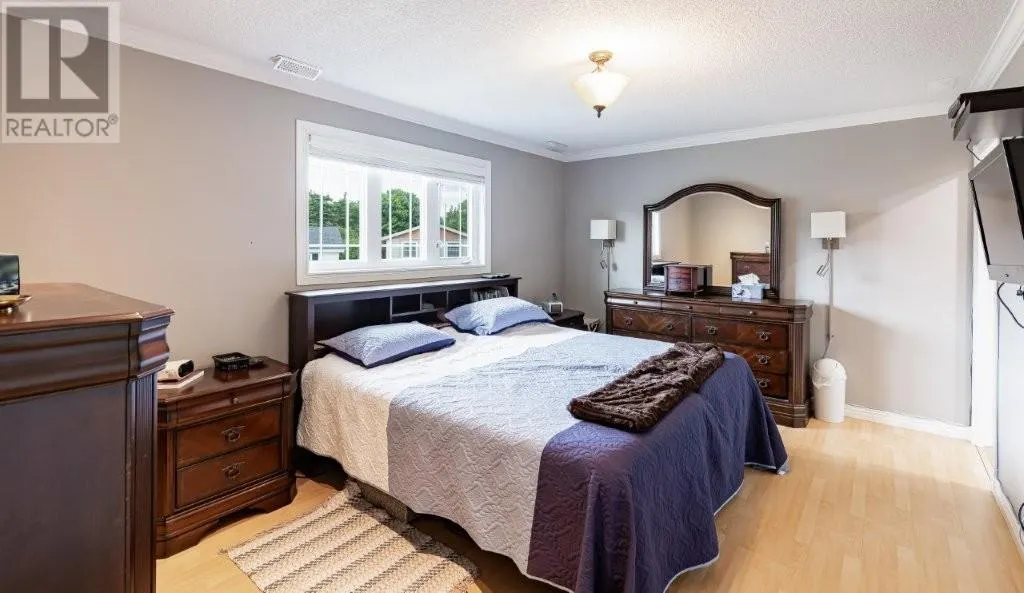 43 Stirling Crescent