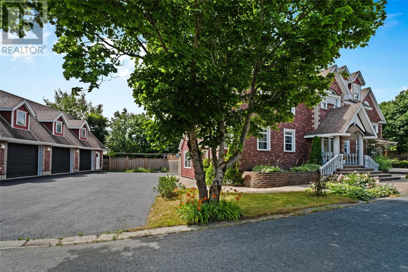 2 Carriage Lane