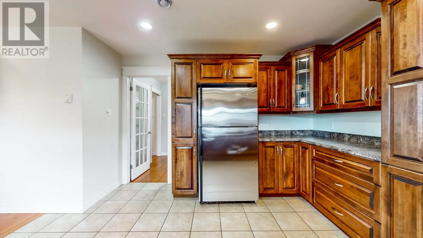 21 OAKLEY Place