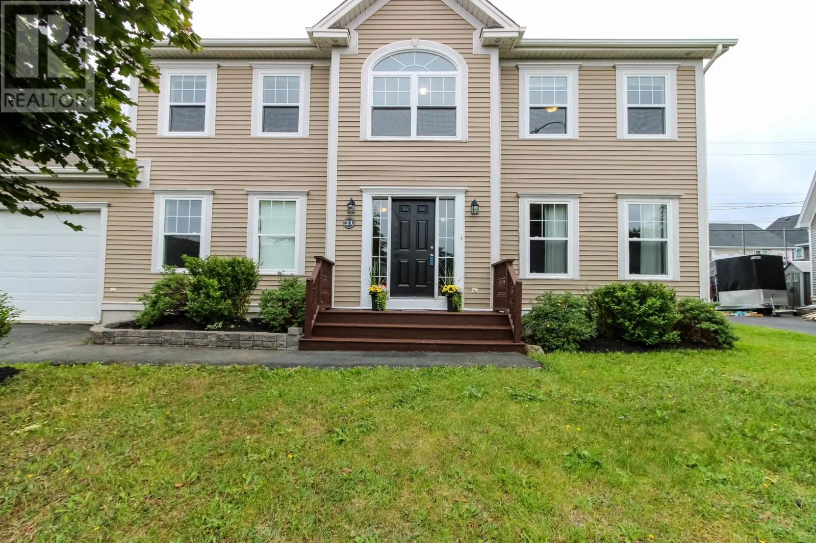 21 OAKLEY Place