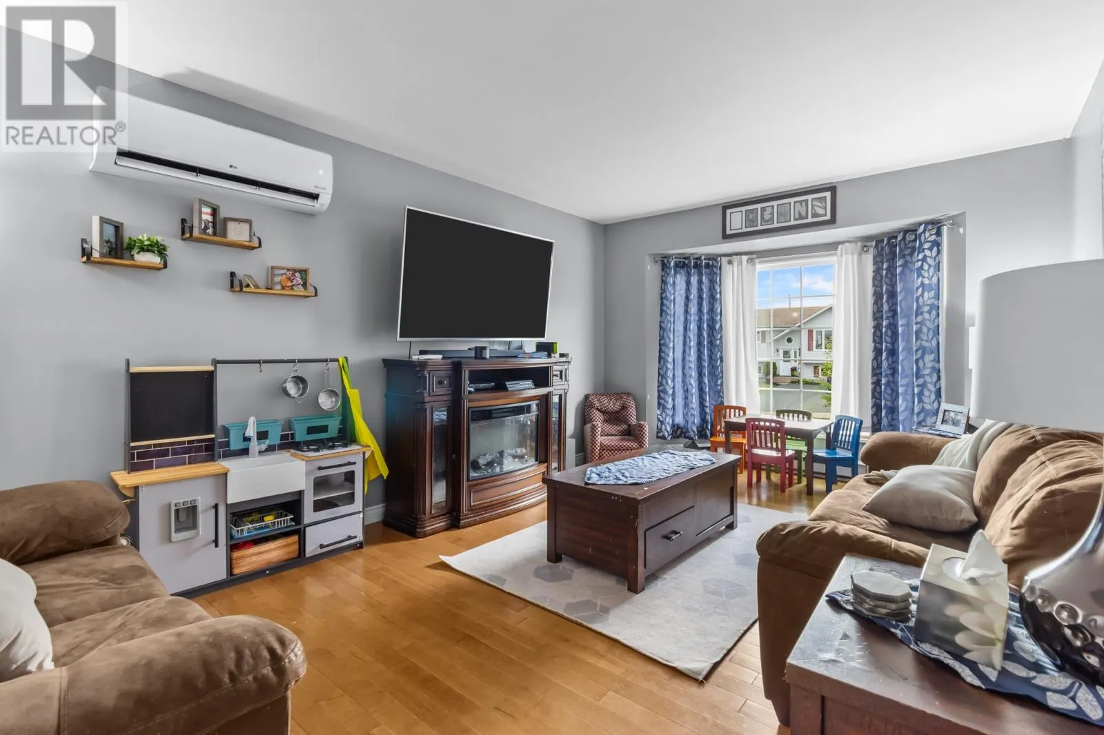 6 Grandy Crescent
