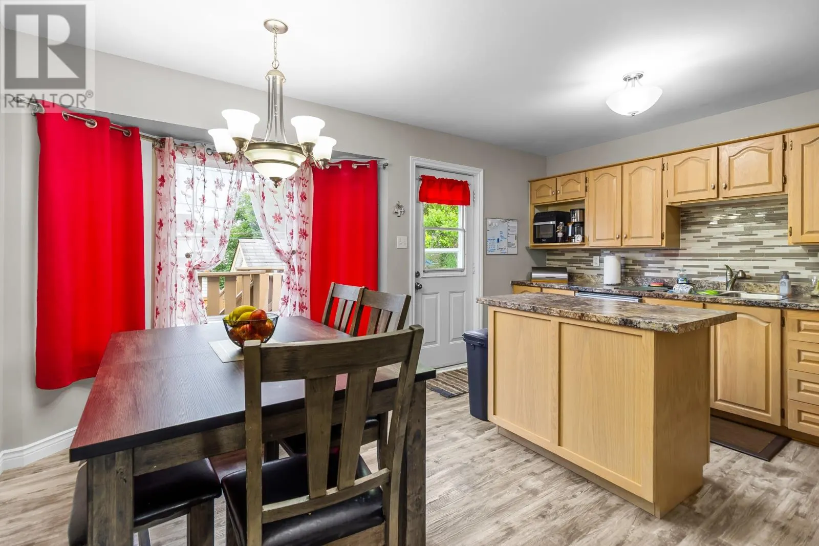 6 Grandy Crescent
