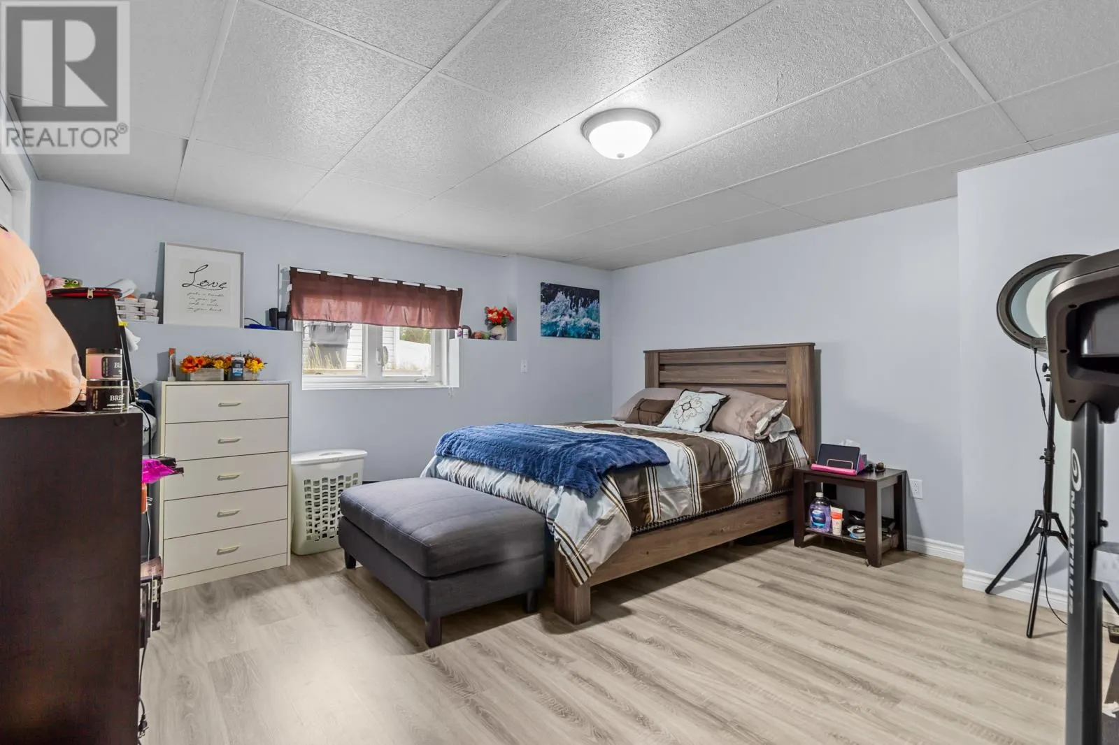6 Grandy Crescent