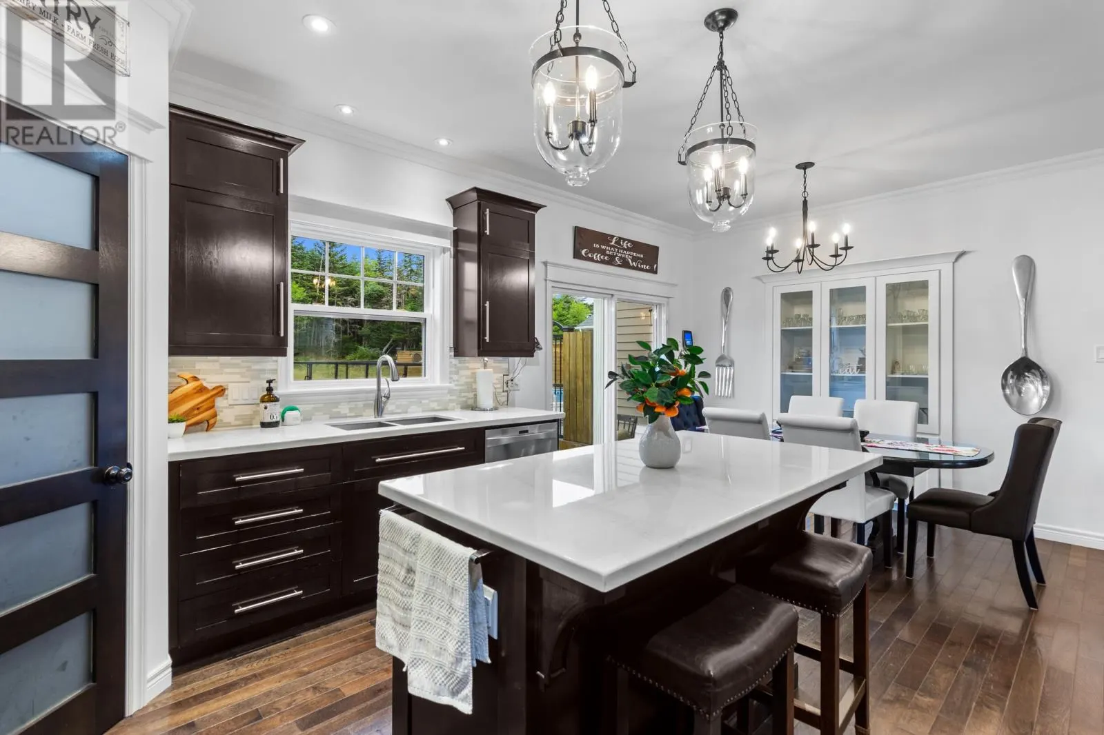 20 Edgewater Lane