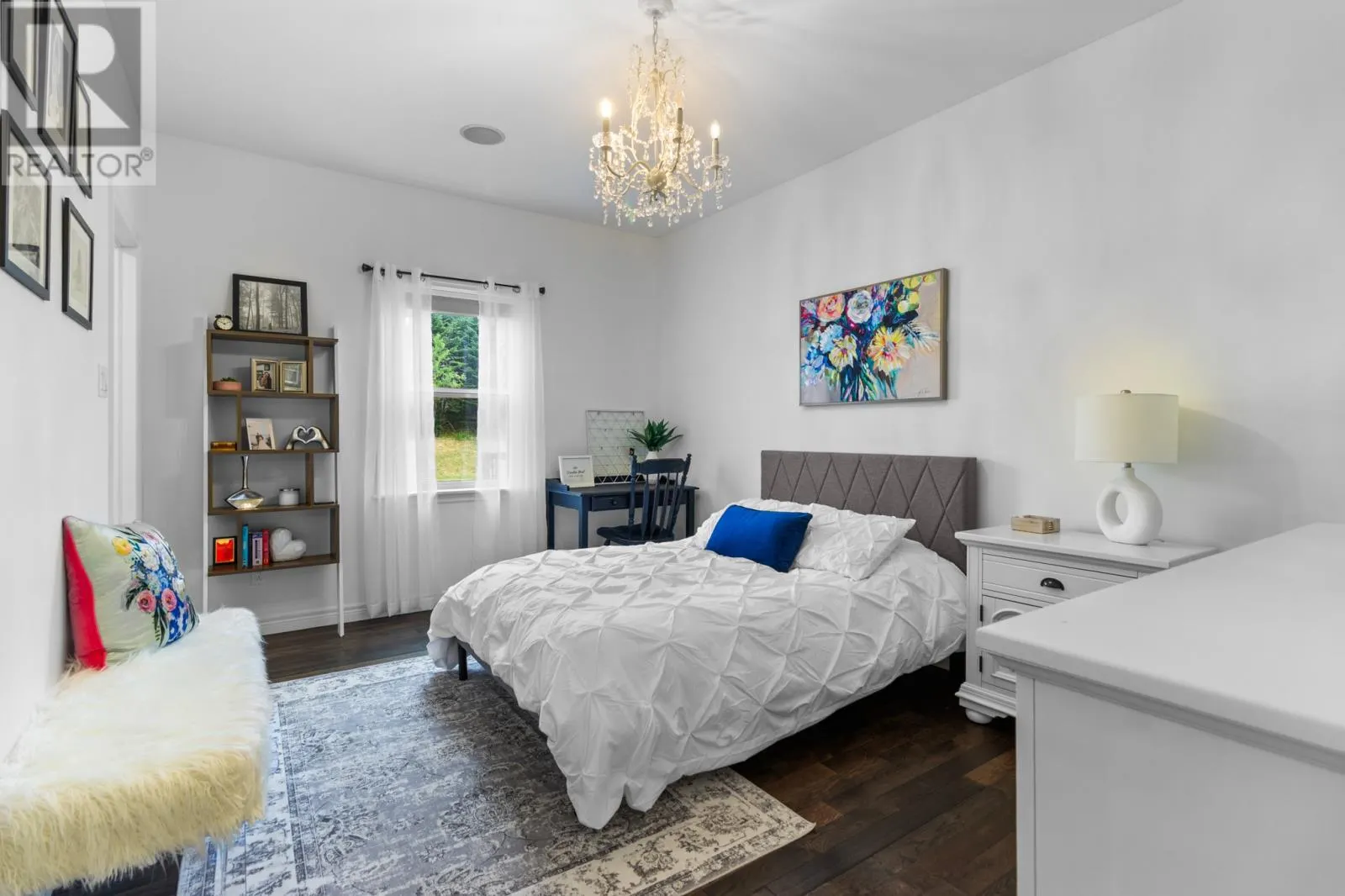 20 Edgewater Lane