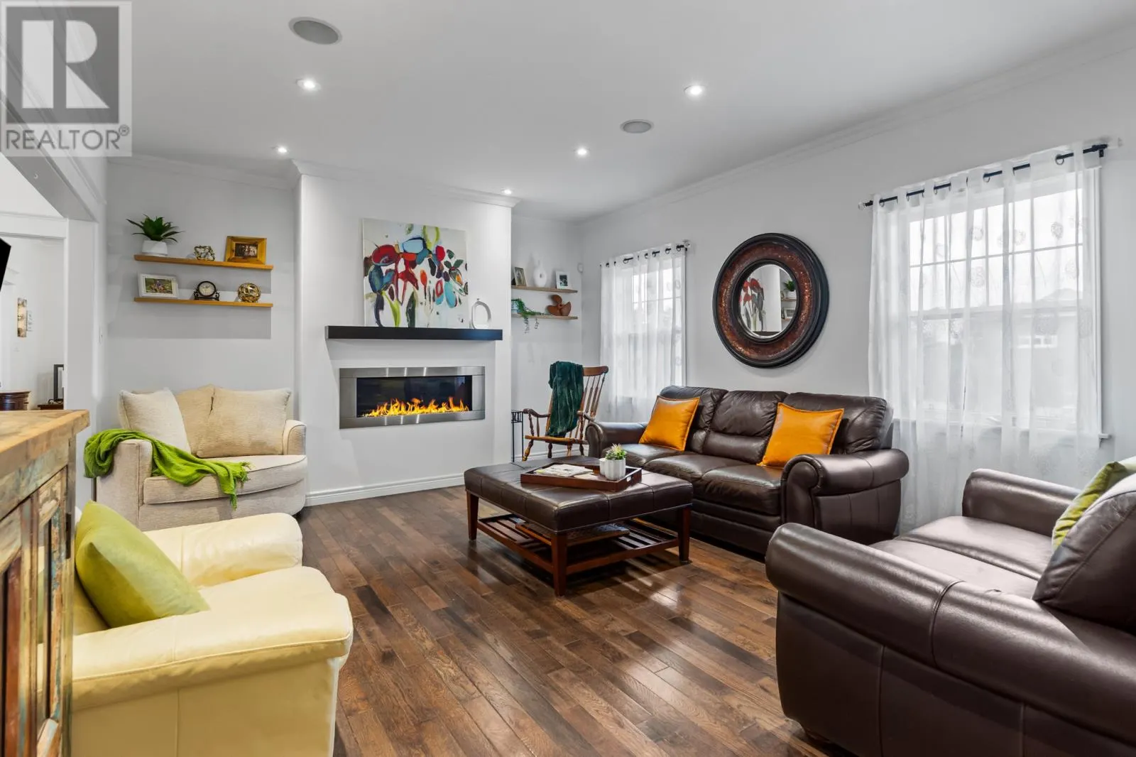 20 Edgewater Lane
